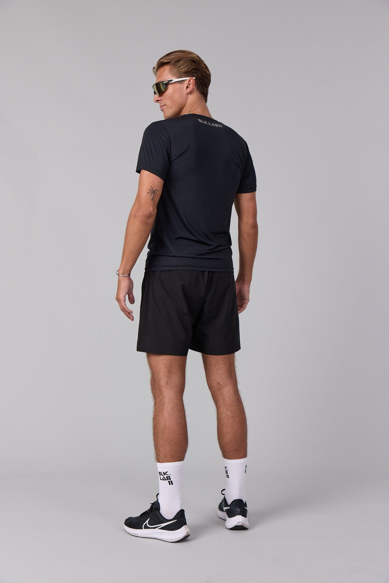 11RESILIENCE DRY FIT TEE hover